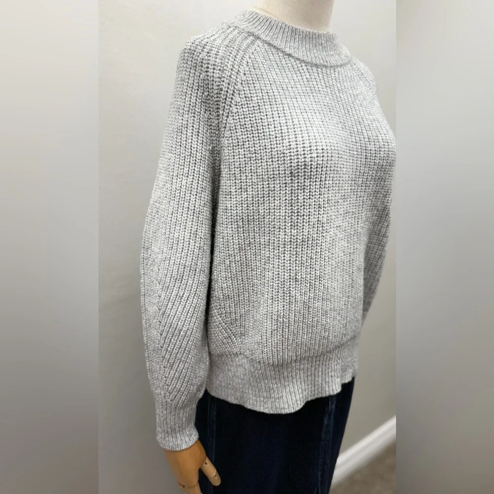Double Zero chunky knit sweater in a classic light gray color Size S